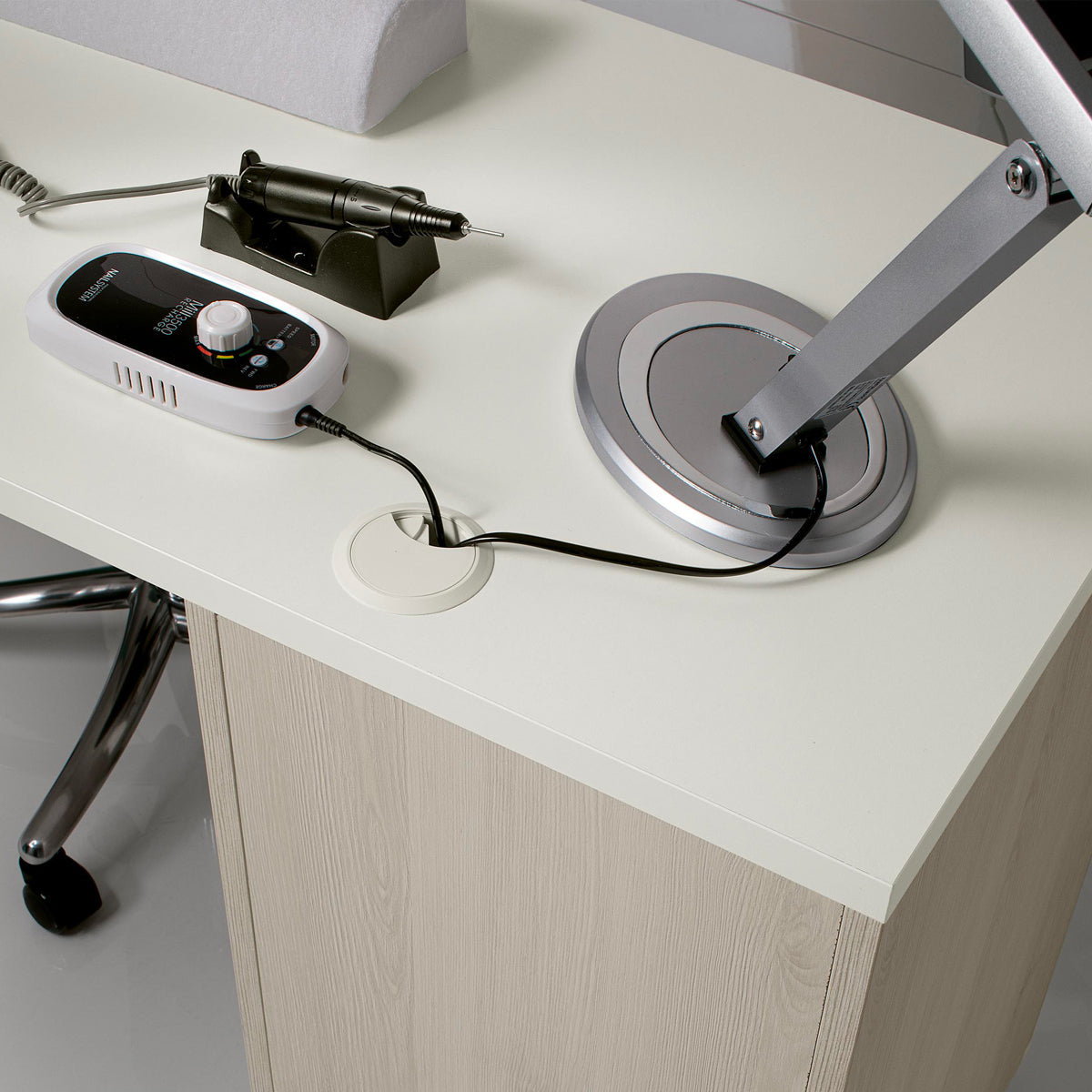 Table Manucure en Mélèze Naturel avec Tiroirs et Placard
